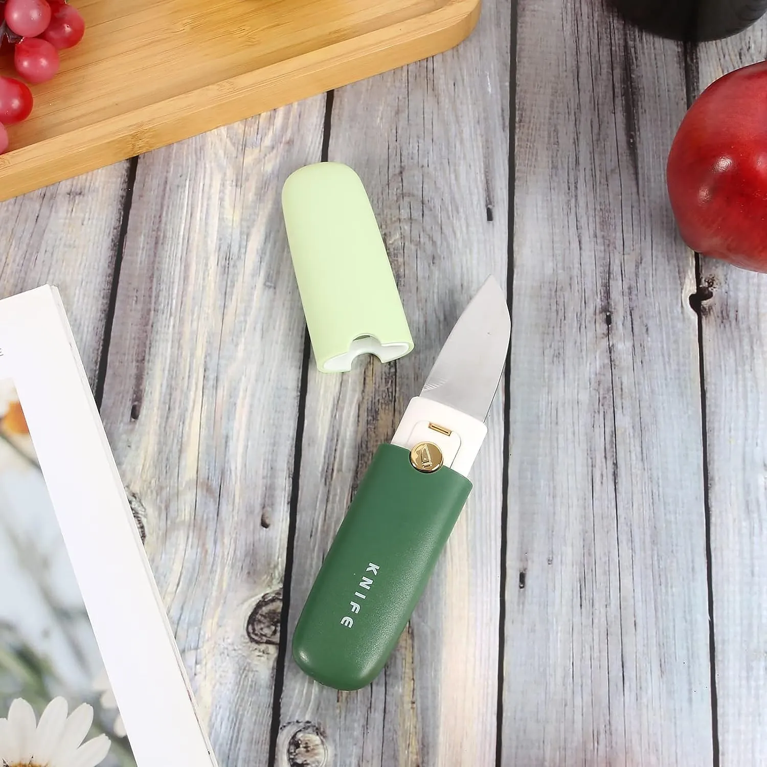 Multifunctional peeler Two in one fruit knife, fruit and vegetable cutting knife sawtooth peeler, apple, carrot, potato, fruit slice antiskid