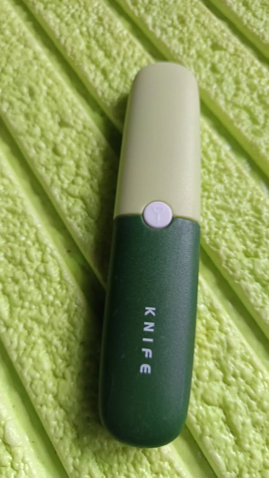 Multifunctional peeler Two in one fruit knife, fruit and vegetable cutting knife sawtooth peeler, apple, carrot, potato, fruit slice antiskid